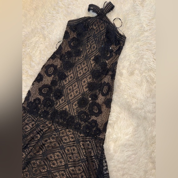 NEW Tadashi Shoji Lakota Embroidered Halter Black Gown    Sz 10 - Picture 4 of 7